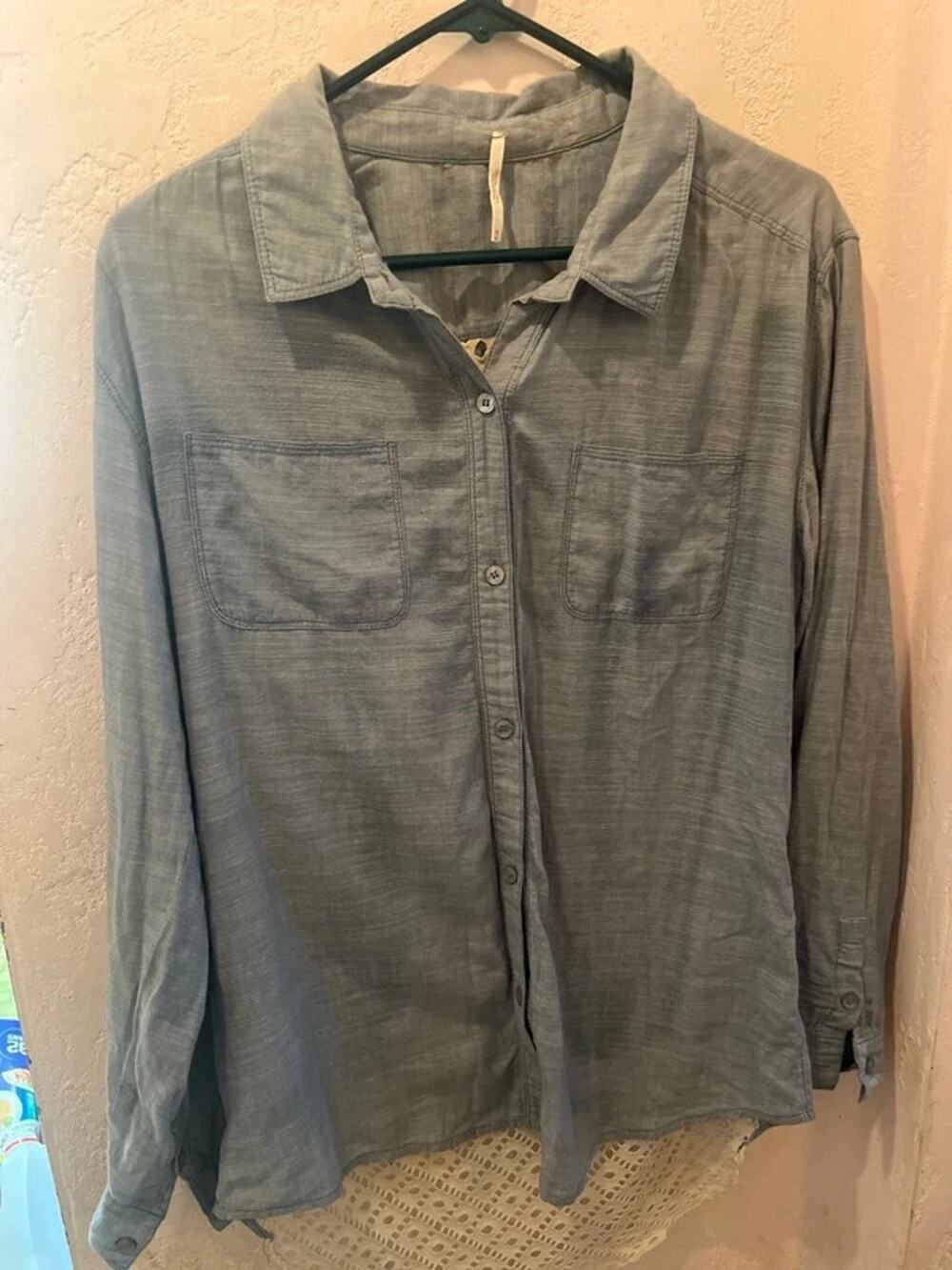 Open lace back button down long sleeve shirt, high low MED